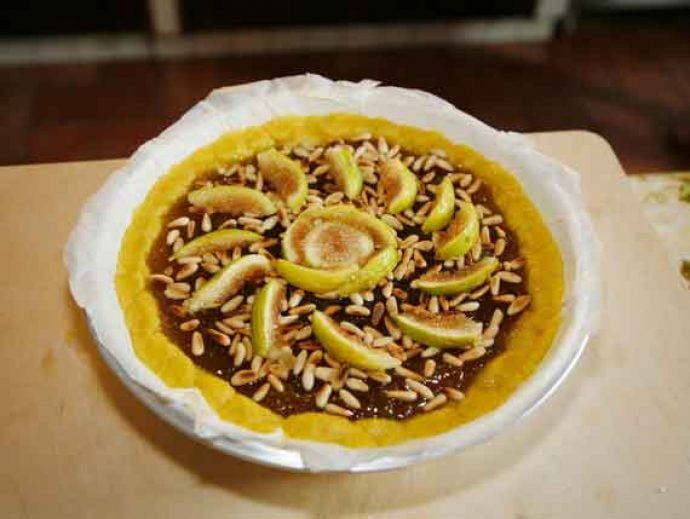 Crostata with fig jam and pears and peanuts.