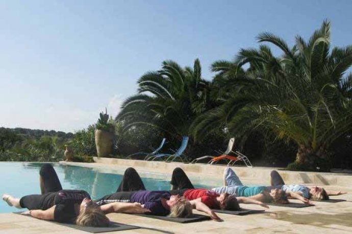 Pilates by the pool in a tailor-made class.