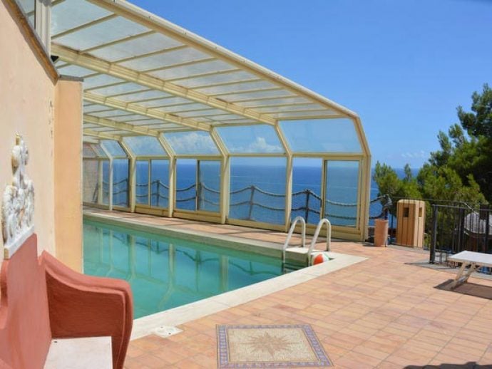 Flavours venue in Amalfi with outdoor swimming pool and sea view.