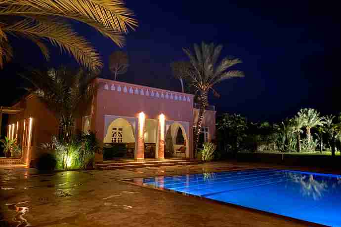 Arrive at villa, settle in, meet your tutor and host, and enjoy welcome drinks.